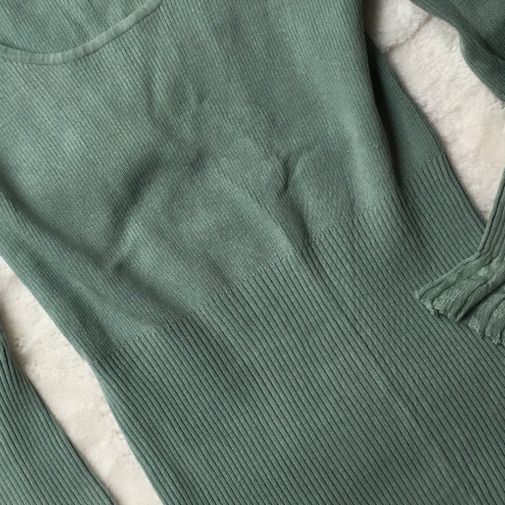 {LIMITED} Silk Knit Scoop Neck 3/4 Sleeve Top - Picture 8 of 8
